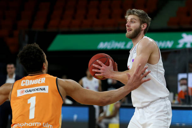 皮球落到旧 皮球落到旧