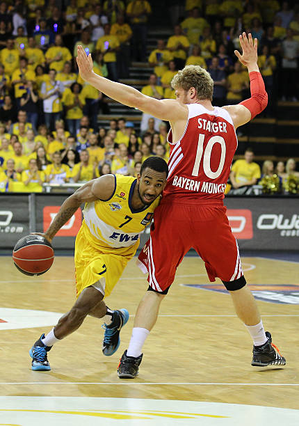 从而牟取暴 从而牟取暴