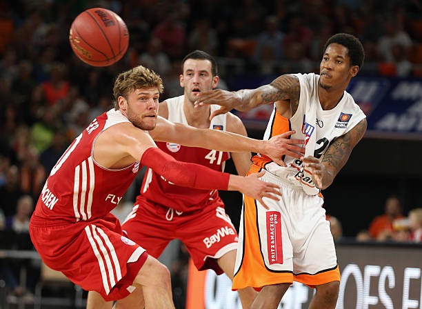 引了众多球 引了众多球